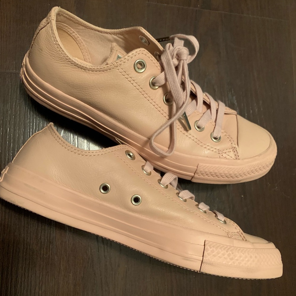 Converse Chuck Taylor Lo Lux Leather Sneaker